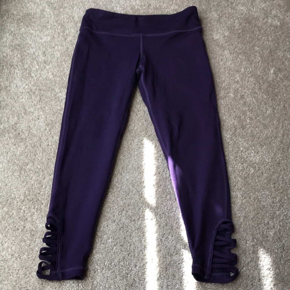 Size small Mono b yoga pants. Barely worn.
